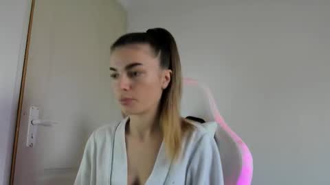 Snapshot of adventurina chatting on 11, 11, 2025 adventurina online show from 11, 11, 2025