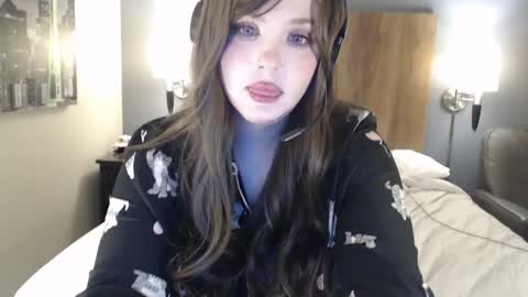 aeris ellie online show from 8, 10, 2025