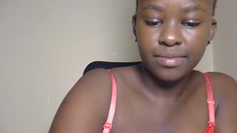 african_sluttygal online show from 17, 11, 2025
