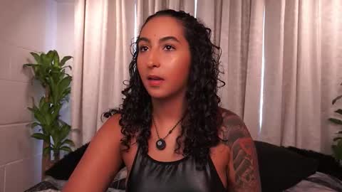 Snapshot of agatha_collinss chatting on 21, 11, 2025 Val inst agatha clls online show from 21, 11, 2025