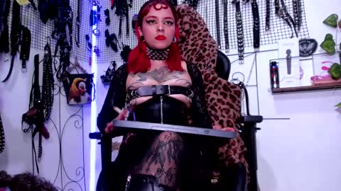 Snapshot of agathamoonn chatting on 15, 1, 2025 Agatha Fox online show from 15, 1, 2025