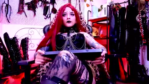 Snapshot of agathamoonn chatting on 4, 11, 2025 Agatha Fox online show from 4, 11, 2025