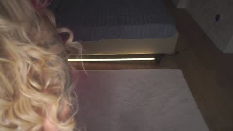 Snapshot of agent_blonde chatting on 15, 11, 2025 May online show from 15, 11, 2025