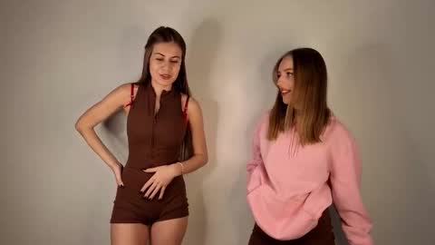 Monica and Bella online show from 22, 12, 2025