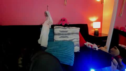  ines  online show from 15, 10, 2025