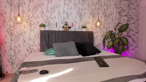 Snapshot of aihnoa_split chatting on 20, 10, 2025 AIHNOA online show from 20, 10, 2025