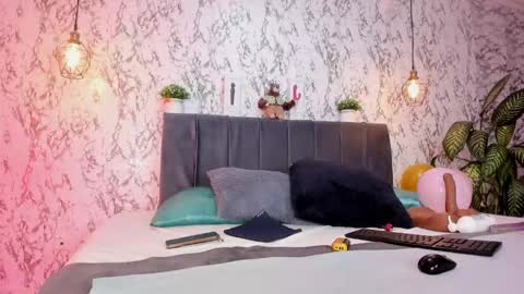 Snapshot of aihnoa_split chatting on 25, 10, 2025 AIHNOA online show from 25, 10, 2025