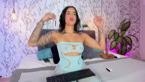 Snapshot of aihnoa_split chatting on 28, 10, 2025 AIHNOA online show from 28, 10, 2025