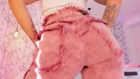 Snapshot of aihnoa_split chatting on 15, 11, 2025 AIHNOA online show from 15, 11, 2025