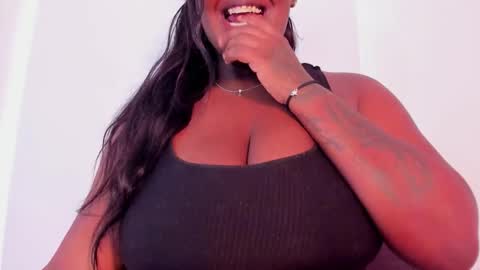 Snapshot of aishazaa chatting on 11, 11, 2025 aishazaa online show from 11, 11, 2025