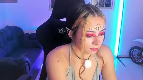 aishelyng20 online show from 7, 10, 2025