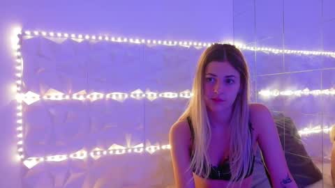 Aisha online show from 22, 9, 2025