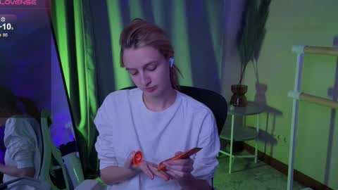 aishiro online show from 28, 11, 2025