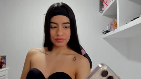 Snapshot of aitana05 chatting on 17, 11, 2025 VALENTINA independent online show from 17, 11, 2025