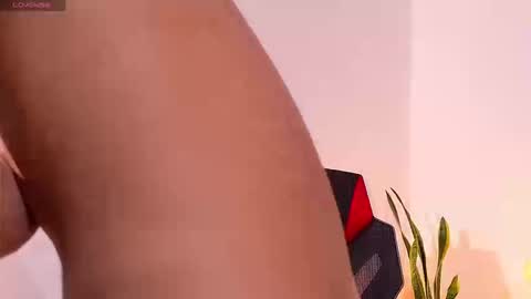 Queen Dumont   online show from 12, 3, 2026