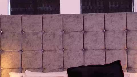 Queen Dumont   online show from 17, 3, 2026