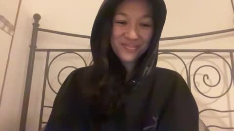 Akira Skye online show from 3, 2, 2026