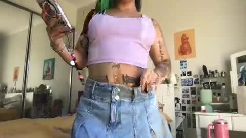 Akira Zay online show from 3, 12, 2025