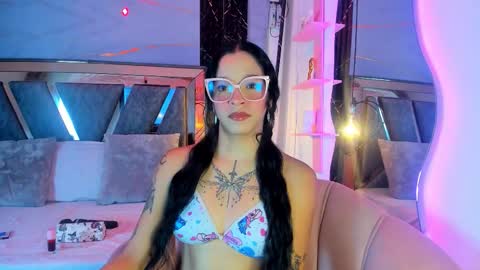 alahyapalmer_ online show from 8, 11, 2025