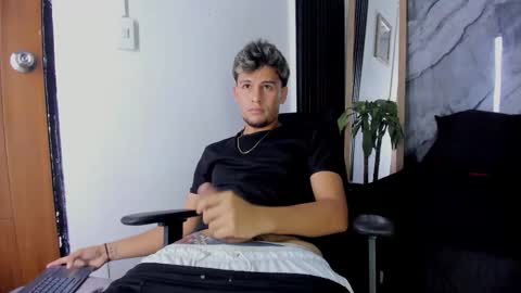 Snapshot of alan__smith chatting on 26, 11, 2025 alan__smith online show from 26, 11, 2025