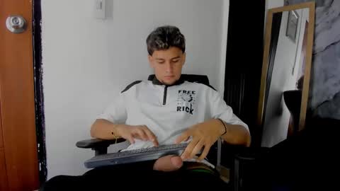 Snapshot of alan__smith chatting on 13, 12, 2025 alan__smith online show from 13, 12, 2025