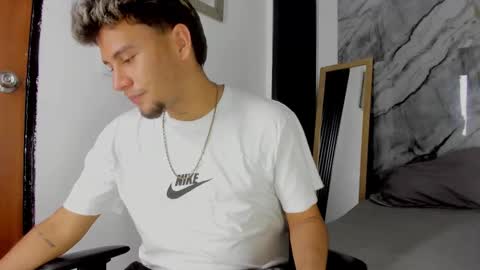 Snapshot of alan__smith chatting on 19, 12, 2025 alan__smith online show from 19, 12, 2025