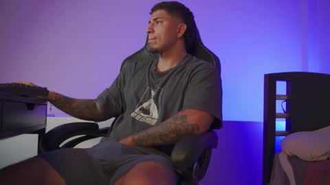 Snapshot of alan_muscle chatting on 19, 11, 2025 Alan online show from 19, 11, 2025