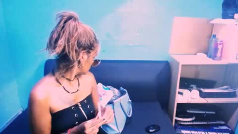 Snapshot of alanadelray chatting on 12, 3, 2025 alanadelray online show from 12, 3, 2025