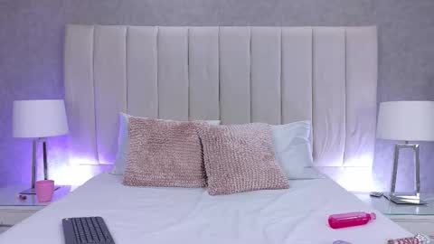 Alanah Bustamante online show from 10, 10, 2025