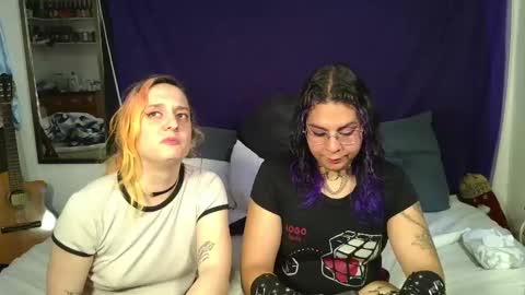 Snapshot of alani_trangirl chatting on 1, 10, 2025 Alani online show from 1, 10, 2025