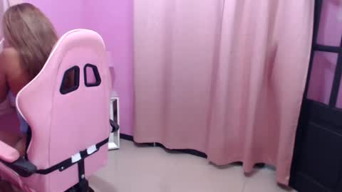 Snapshot of aldana_stone chatting on 15, 11, 2025 aldana_stone online show from 15, 11, 2025