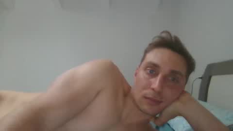 Snapshot of aledewalt chatting on 5, 1, 2025 call me on skp alexdewalt online show from 5, 1, 2025