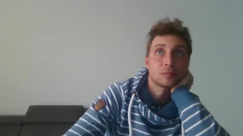 Snapshot of aledewalt chatting on 7, 2, 2025 call me on skp alexdewalt online show from 7, 2, 2025