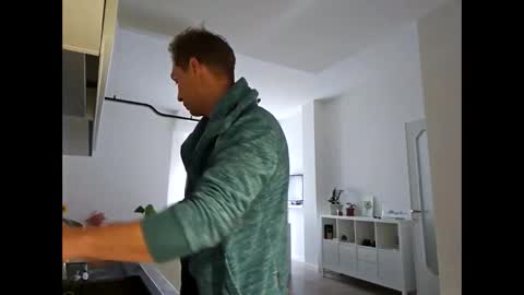 Snapshot of aledewalt chatting on 10, 3, 2025 call me on skp alexdewalt online show from 10, 3, 2025