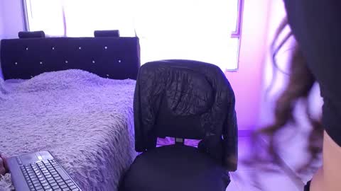   online show from 10, 3, 2025