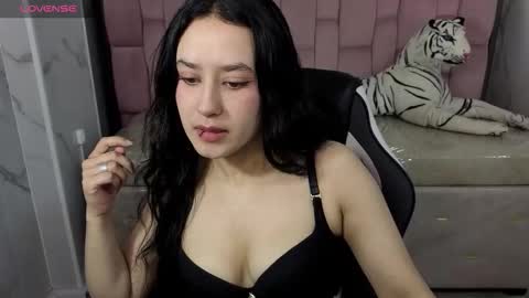 Snapshot of aleja05_b chatting on 9, 11, 2025 aleja online show from 9, 11, 2025