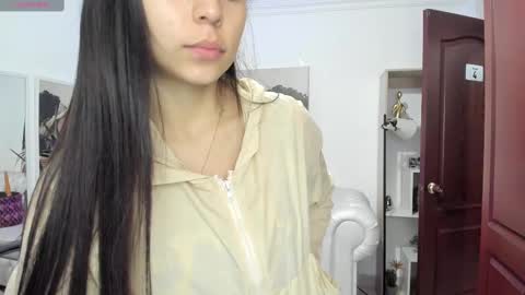 Alejandra online show from 5, 3, 2025
