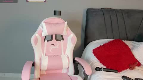 Alejandra Jones online show from 28, 9, 2025