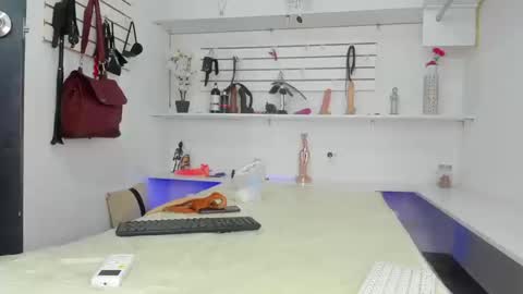 Alejandra online show from 25, 9, 2025