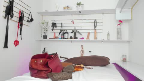 Alejandra online show from 27, 9, 2025