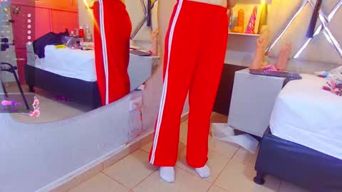 Snapshot of alejandra_martinss chatting on 5, 11, 2025 alejandra martins online show from 5, 11, 2025