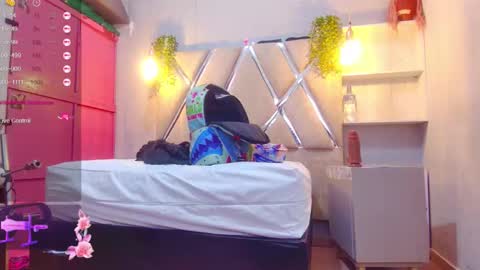 Snapshot of alejandra_martinss chatting on 19, 11, 2025 alejandra martins online show from 19, 11, 2025