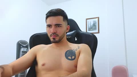 alejandroo_7 online show from 2, 1, 2025