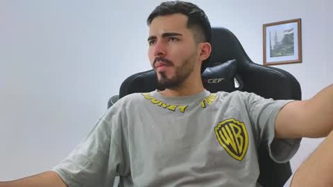 alejandroo_7 online show from 8, 1, 2025