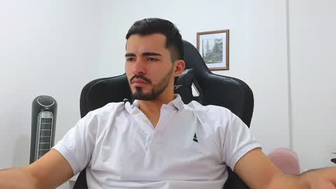 alejandroo_7 online show from 11, 1, 2025