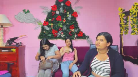 Snapshot of alejita_smithh chatting on 17, 12, 2025 zoe and Kataleya online show from 17, 12, 2025