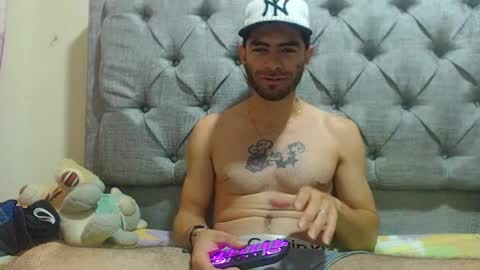 Snapshot of alejo22cm69 chatting on 28, 11, 2025 alejoo online show from 28, 11, 2025