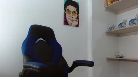 Snapshot of alejo_hot23 chatting on 23, 12, 2024 David online show from 23, 12, 2024