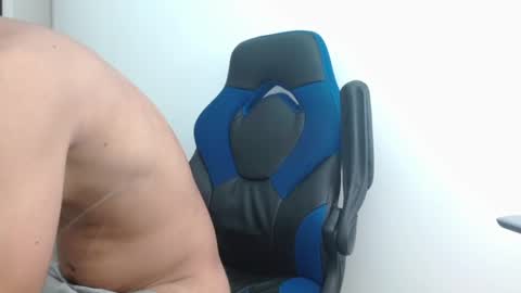 Snapshot of alejo_hot23 chatting on 25, 1, 2025 David online show from 25, 1, 2025