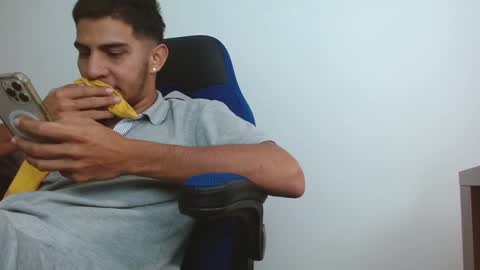 Snapshot of alejo_hot23 chatting on 16, 2, 2025 David online show from 16, 2, 2025